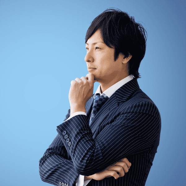 顧問契約について検討する経営者